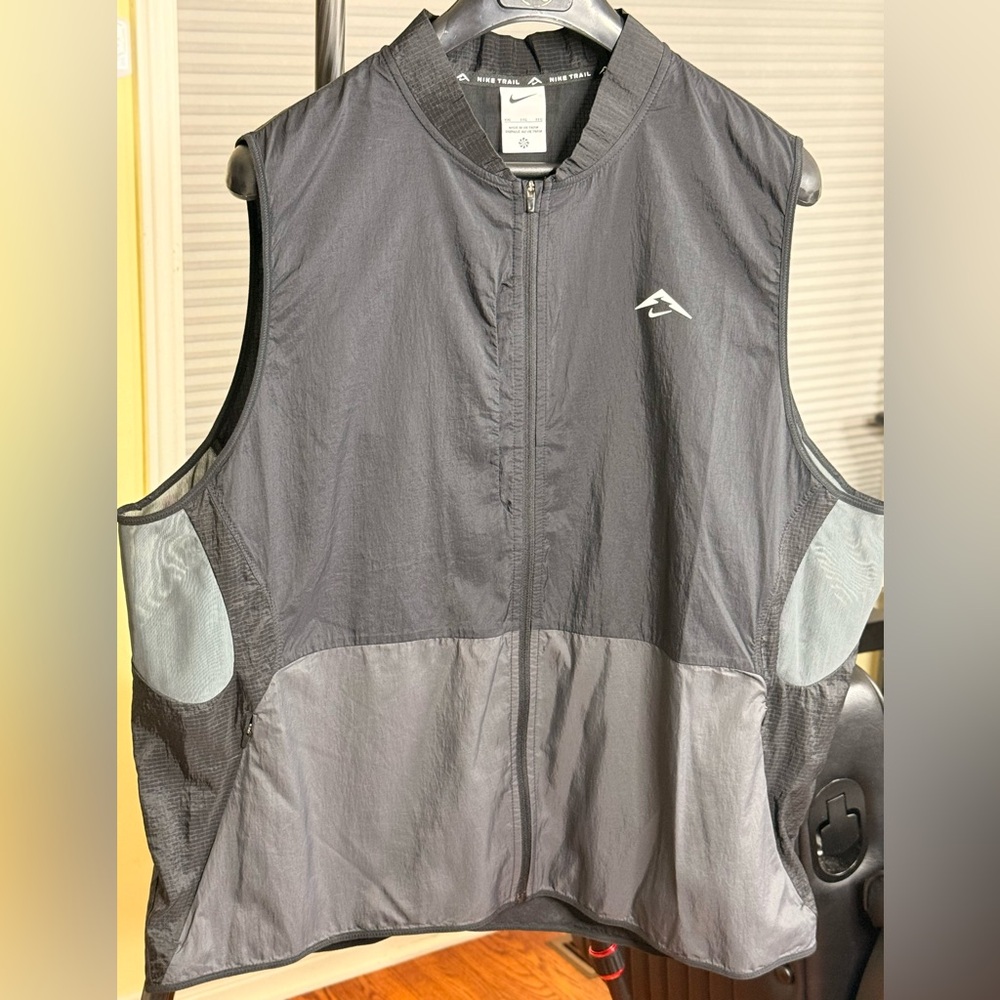 Gorgeous Nike Trail Zip-Up Vest!!!